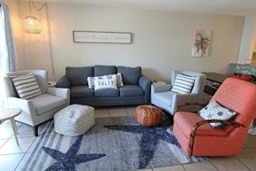 Bayview 15 condo with Pool in Wolf Bay